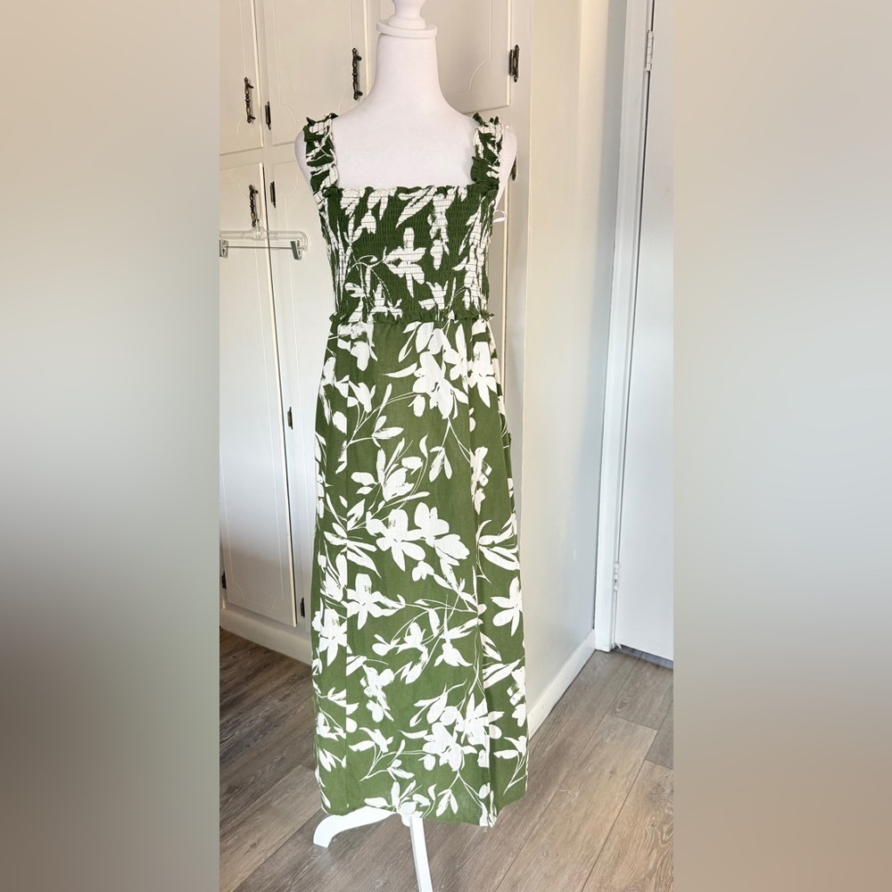 NWOT Emma & Michel Sleeveless dress with stretch top Size S